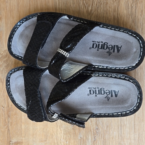 Alegria Karmen Black Snakeskin Slip On Sandals Size 38/ US8 - Picture 3 of 7